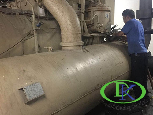 麥克維爾離心機油壓調節